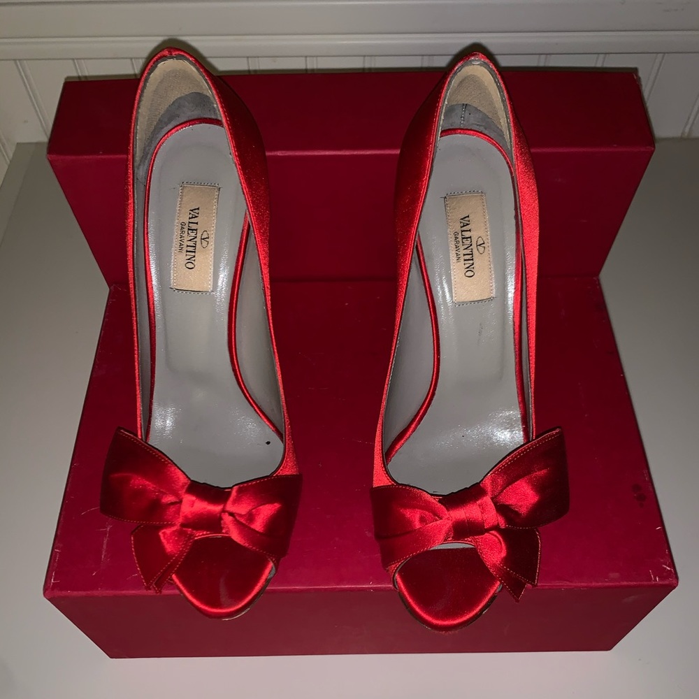 Valentino red bow high heels size 37 1/2